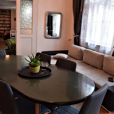 Apartment House Eroilor *